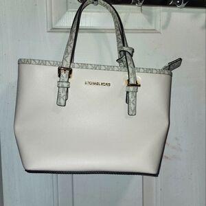 MICHAEL KORS OFF WHITE SACHEL BAG